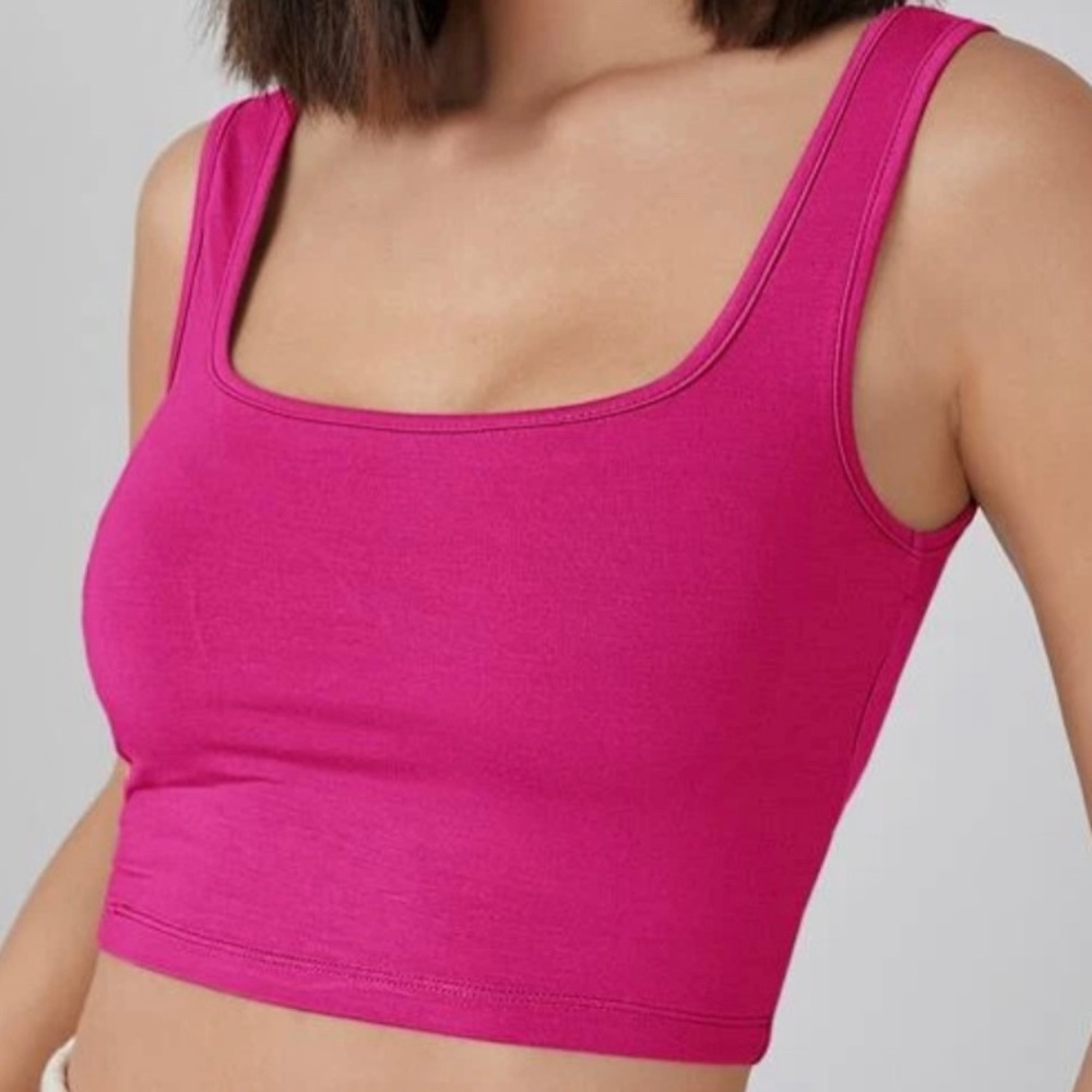 Basic solid tank top